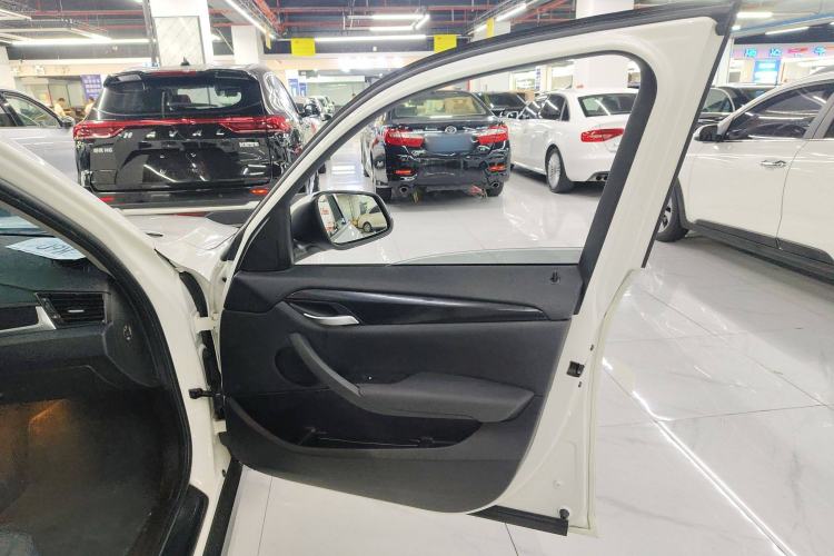 Used BMW X1 2015 sDrive18i Leading Edition
