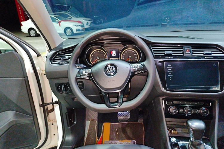 Used Volkswagen Tiguan L 2019 Updated Version 330TSI Automatic Two-Wheel Drive Panoramic Comfort Edition China VI Standard
