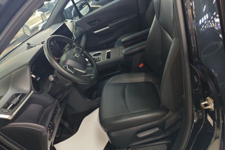 Used Toyota Granvia 2024 2.5L Hybrid Luxury Edition