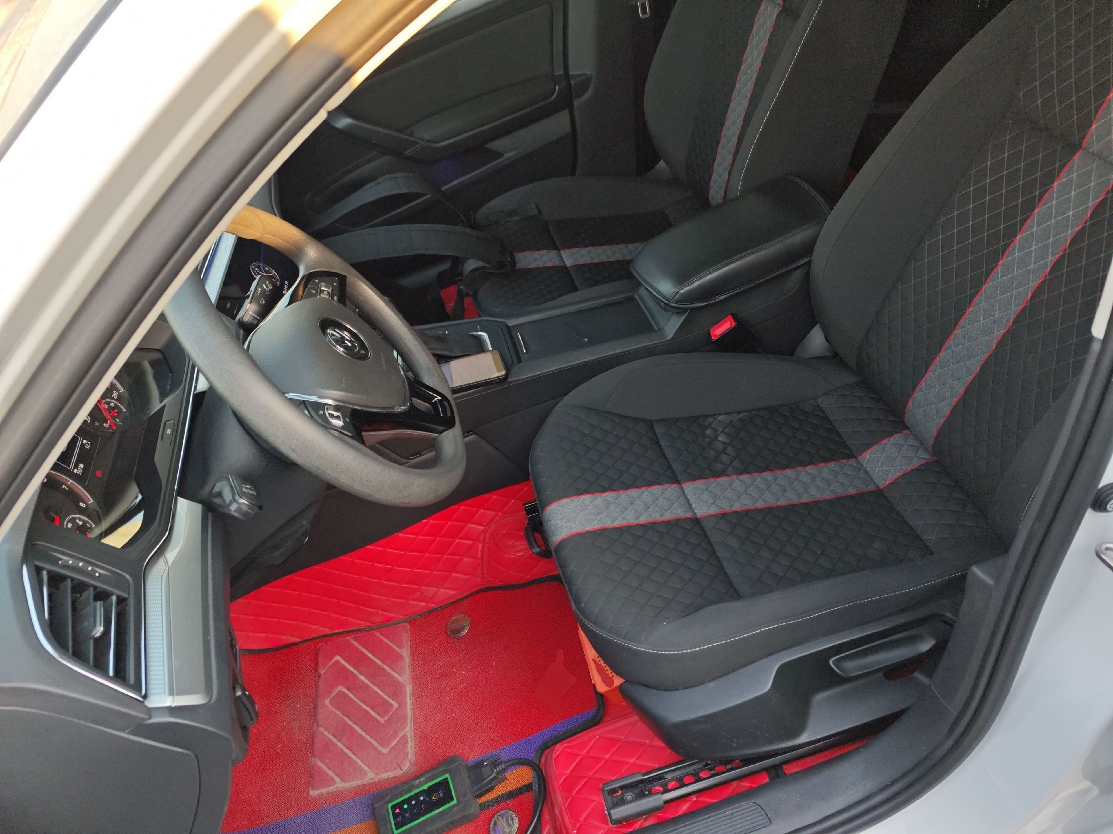 Переднее сиденье в автомобиле