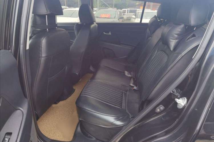 Used Kia Sportage R 2014 2.0L Manual Two-Wheel Drive GL Trim
