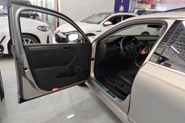 Used Volkswagen Passat 2016 330TSI DSG Luxury Edition
