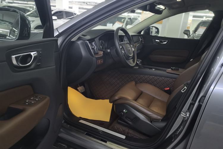 Used Volvo XC60 2020 T5 4x4 Smart Luxury Edition