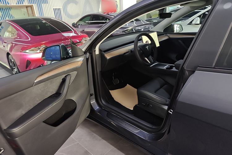 Used Tesla Model Y 2021 Long-Range All-Wheel-Drive Version 3D7