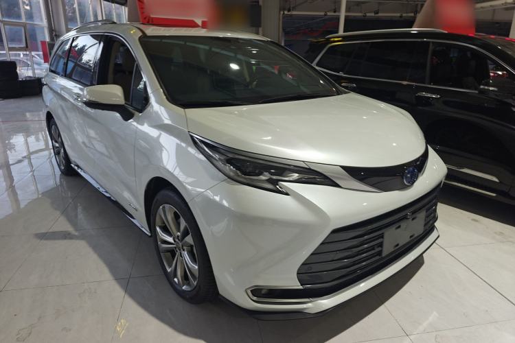 Used Toyota Sienna 2023 2.5L Hybrid Deluxe Edition
