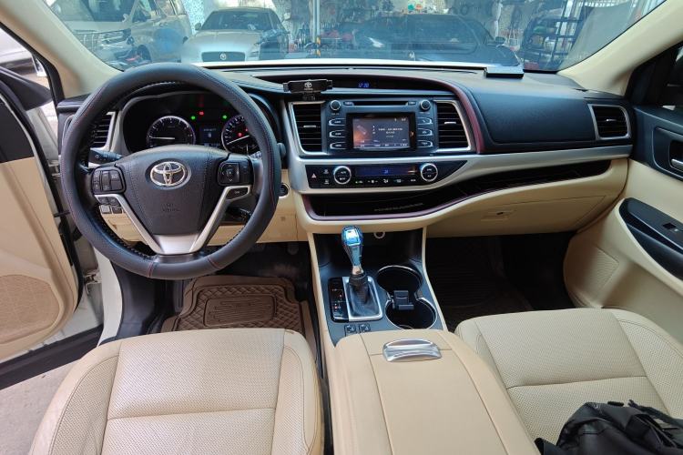 Used Toyota Highlander 2015 2.0T Two-Wheel Drive Luxury Edition 7 Seats
