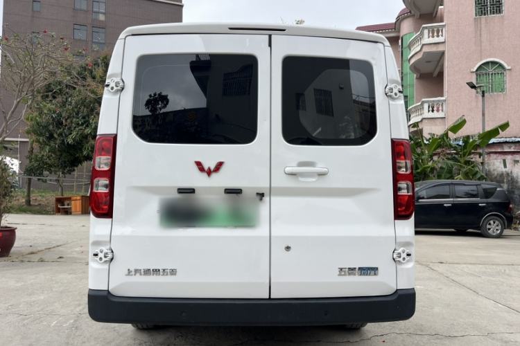 Used Wuling Yangguang 2024 300KM Comfort Version Passenger Van 75kW
