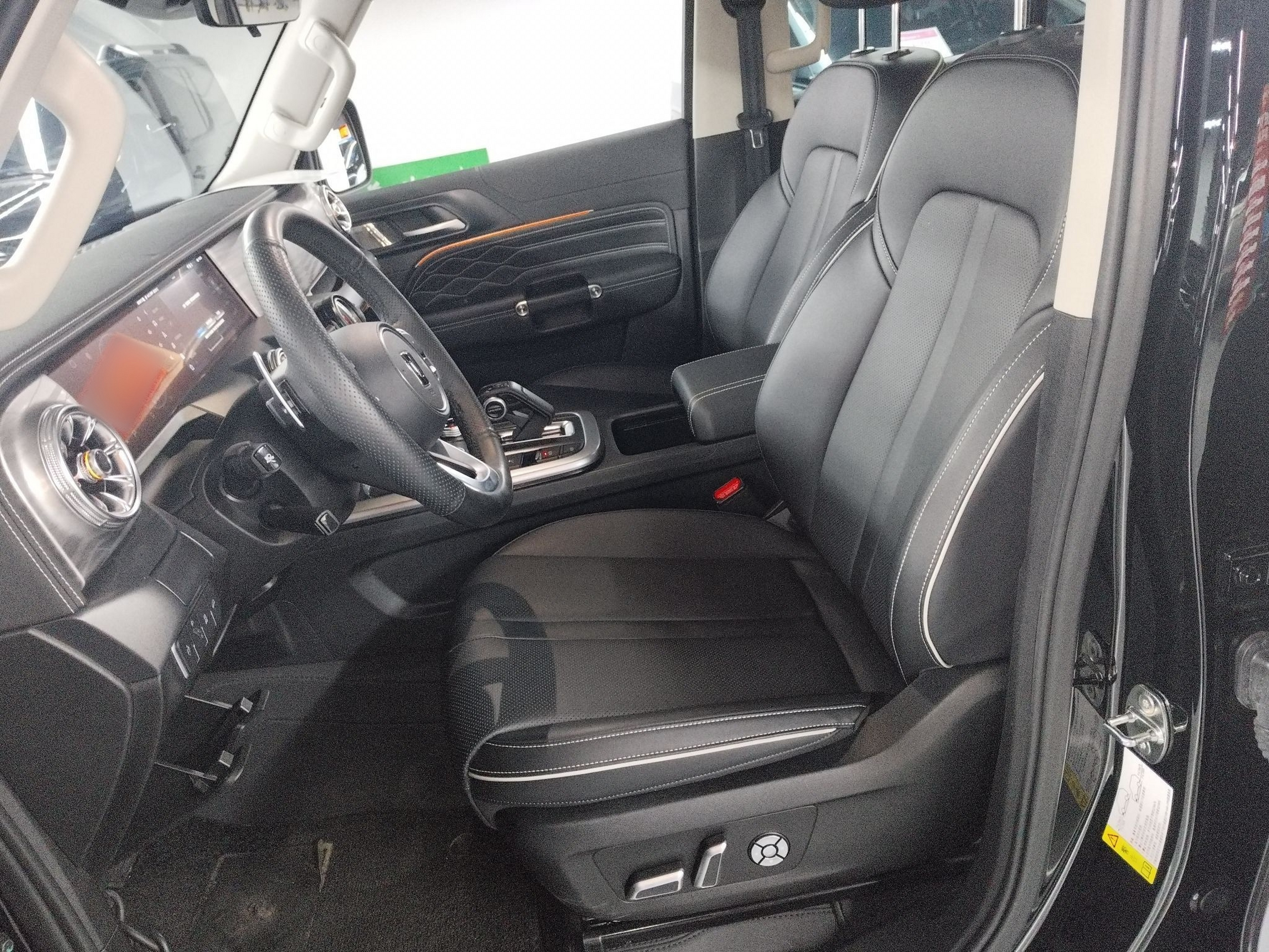 Переднее сиденье в автомобиле