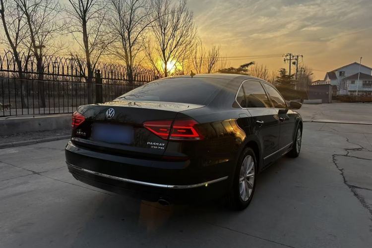 Used Volkswagen Passat 2017 330TSI DSG Luxury Edition
