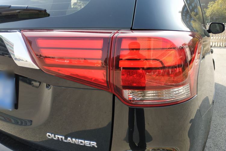 Used Mitsubishi Outlander 2018 2.0L Two-Wheel Drive Glory Edition 5 Seats