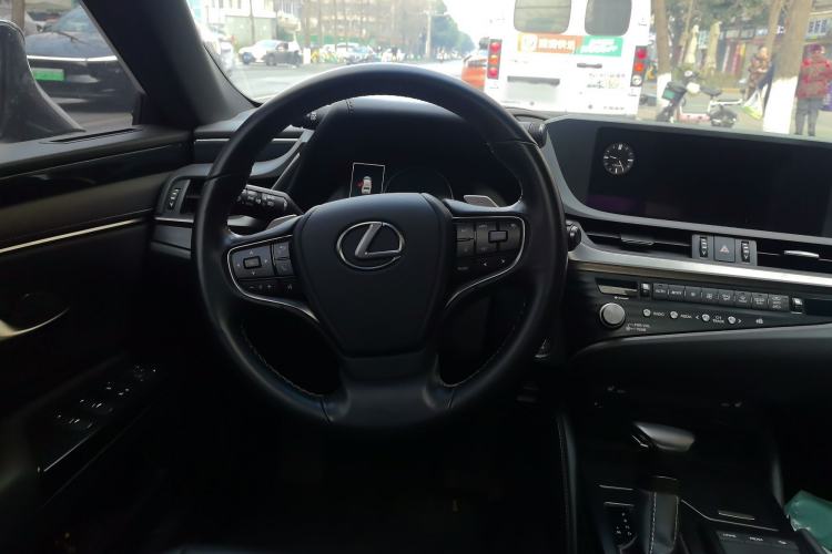 Used Lexus ES 2020 200 Excellence Edition
