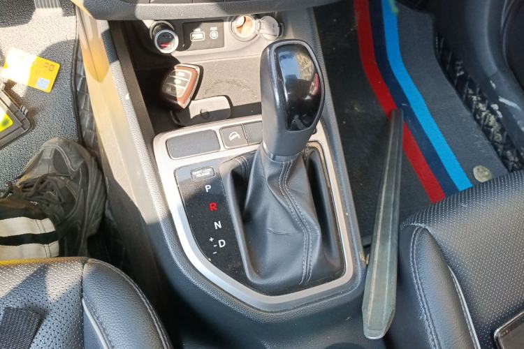 Used Hyundai ix25 2015 1.6L Automatic Two-Wheel-Drive Deluxe DLX Model