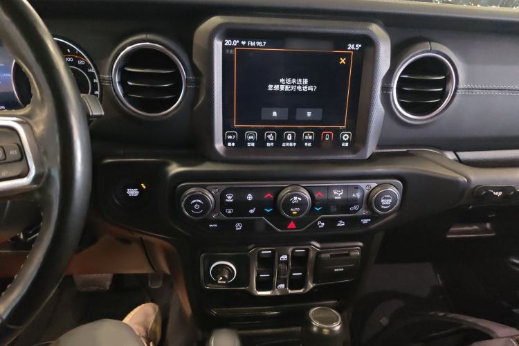 Used  Gladiator 2022 3.6L Pioneer Edition
