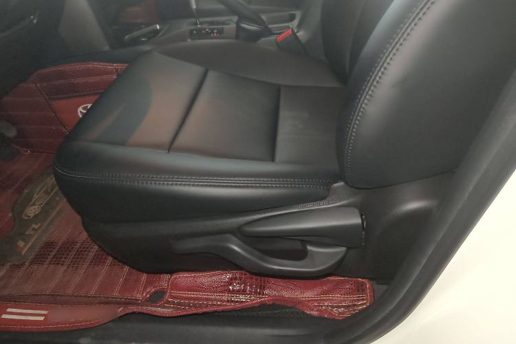 Used Toyota RAV4 2019 2.0L CVT Two-Wheel Drive Fashion X Limited Edition China VI Standard
