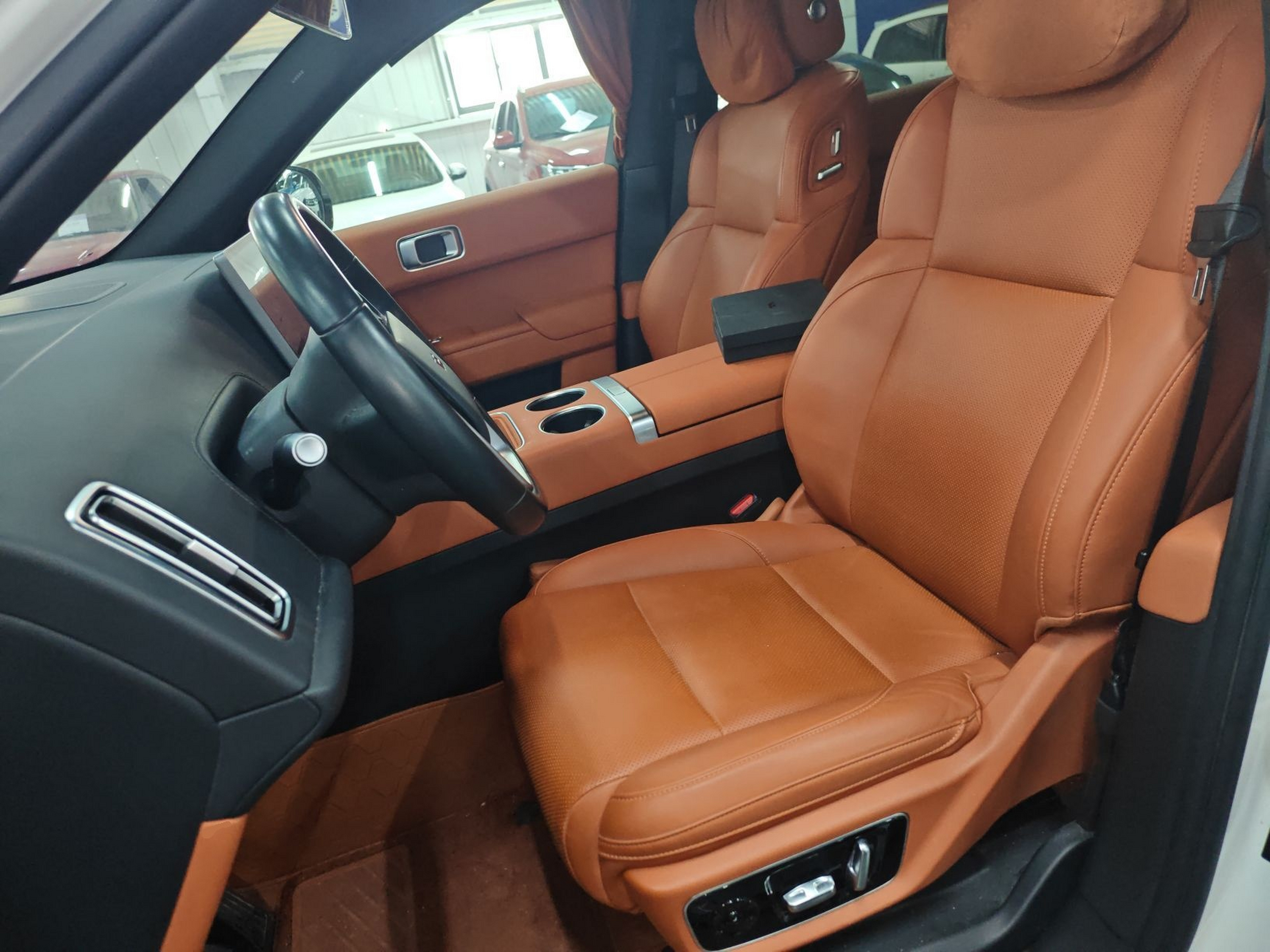 Переднее сиденье в автомобиле