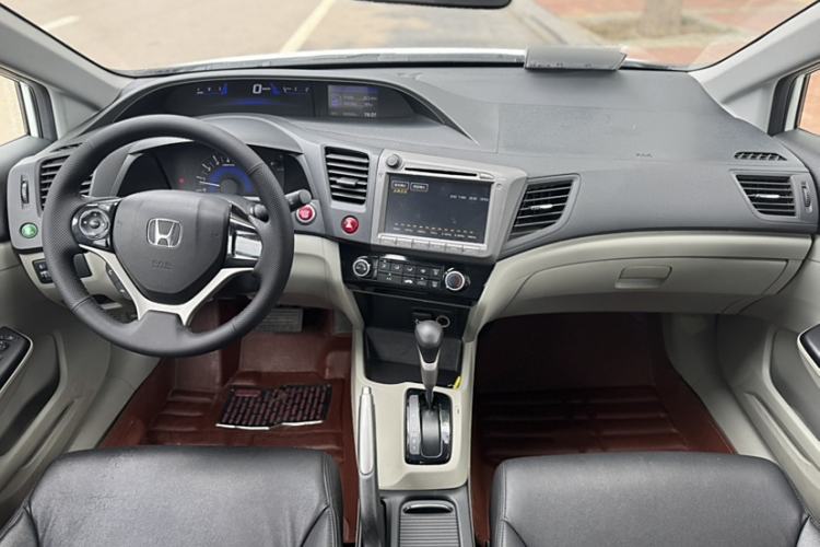 Used Honda Civic 2014 1.8L automatic comfort version
