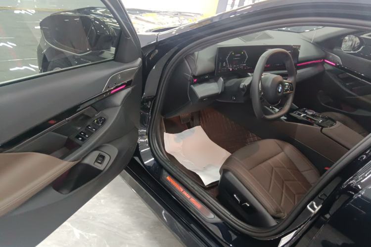 Used BMW 5 Series 2024 525Li Luxury Package
