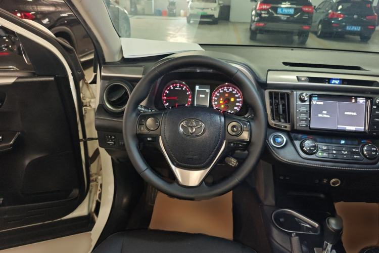 Used Toyota RAV4 2016 2.0L CVT Two-Wheel Drive Fashion Edition China V Standard