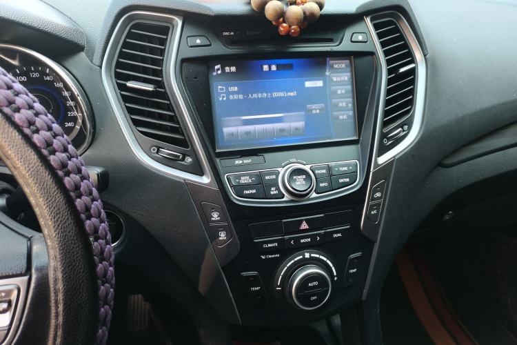 Used Hyundai Santa Fe 2015 2.0T Automatic Two-Wheel Drive Smart Version 5 Seats