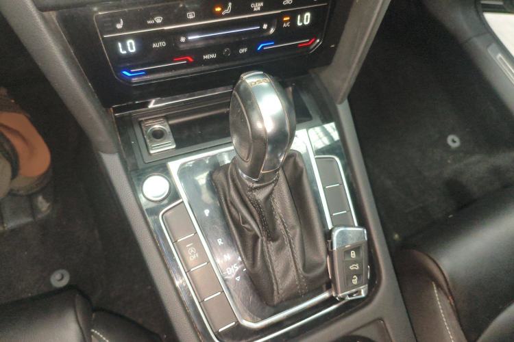 Used Volkswagen Magotan 2020 330TSI DSG Leading Model
