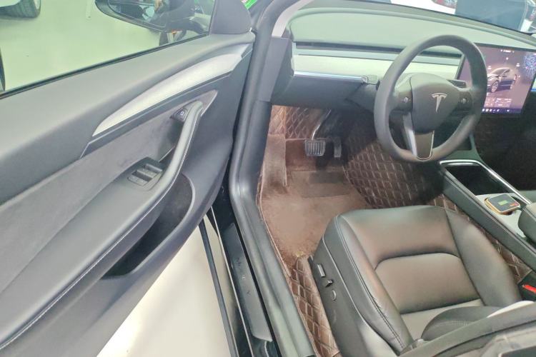 Used Tesla Model Y 2023 Rear-Wheel-Drive Version
