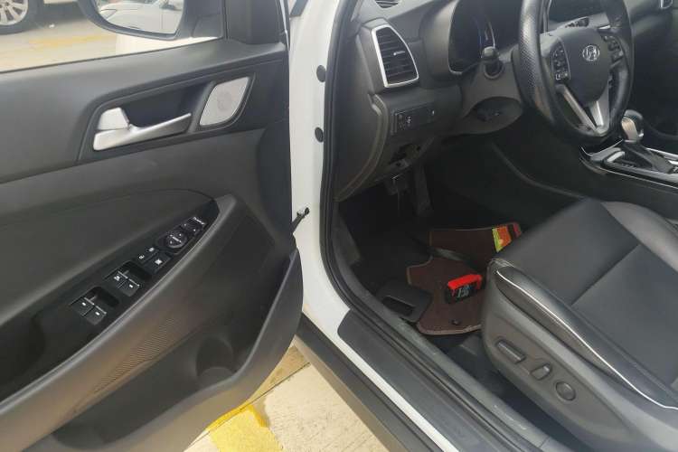 Used Hyundai Tucson 2020 280TGDi Two-Wheel-Drive GLS Fashion Edition China VI Standard