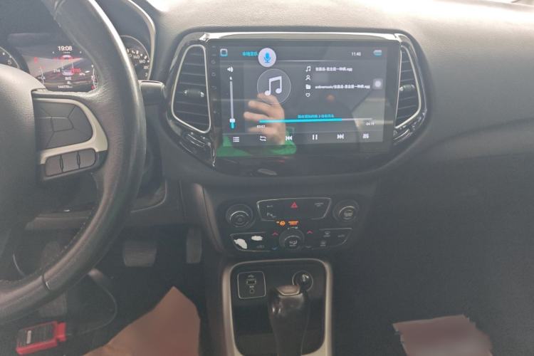 Used  Compass 2017 200T Automatic Family Edition
