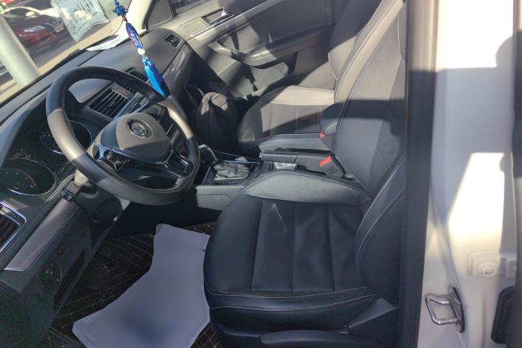 Used Volkswagen Lavida 2015 1.6L Automatic Comfort Edition
