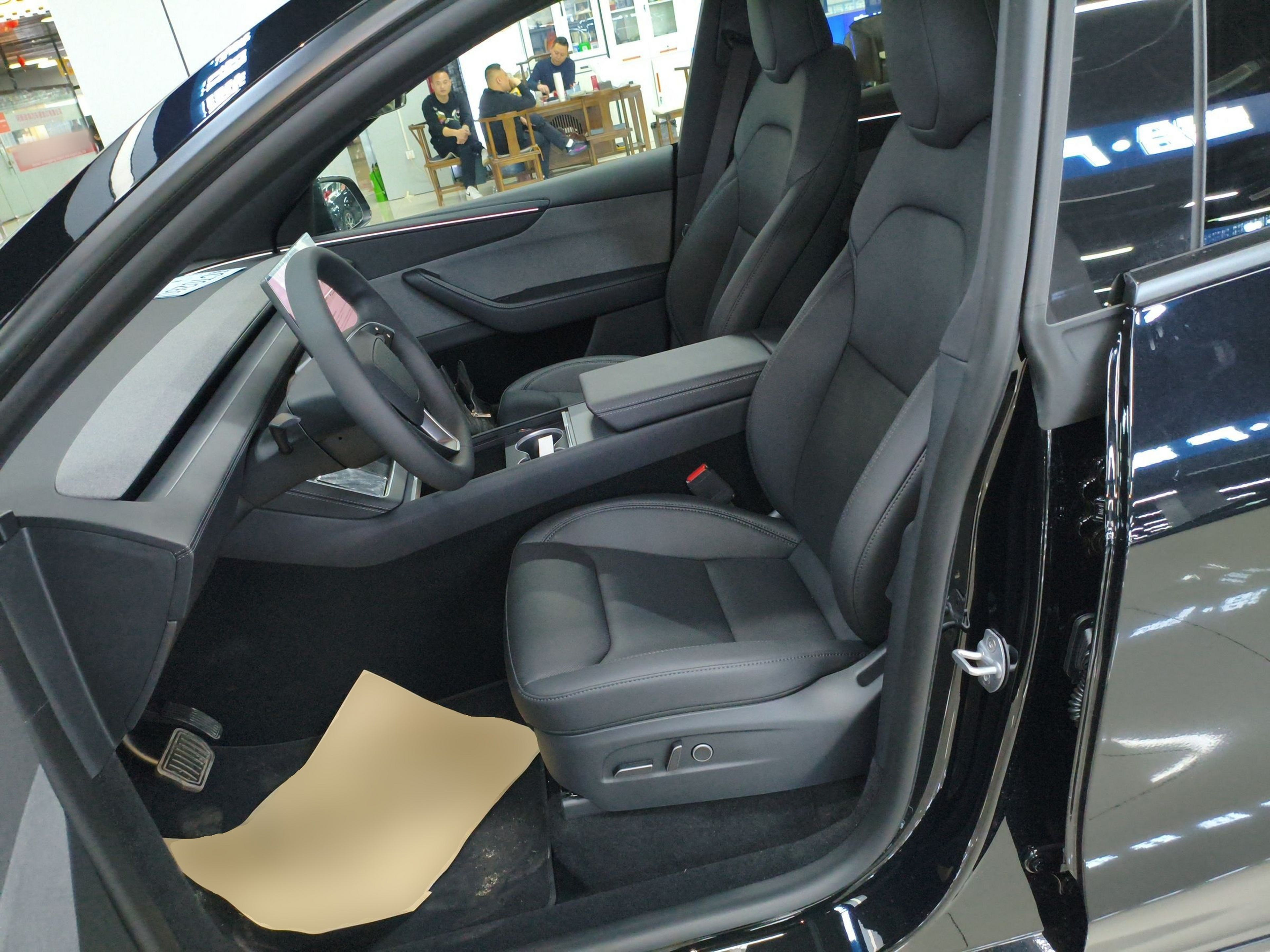 Переднее сиденье в автомобиле