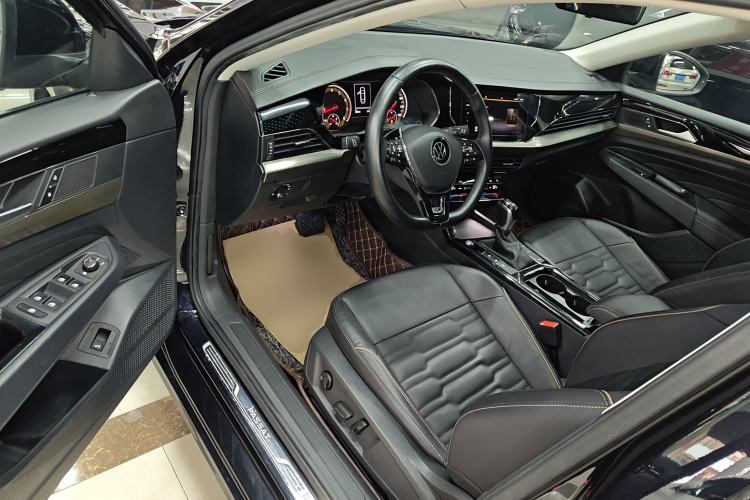 Used Volkswagen Passat 2020 Facelift 330TSI Elite Edition China VI Standard
