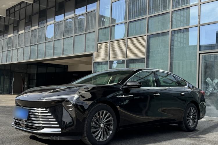 Used Buick LaCrosse 2025 28T Platinum Edition