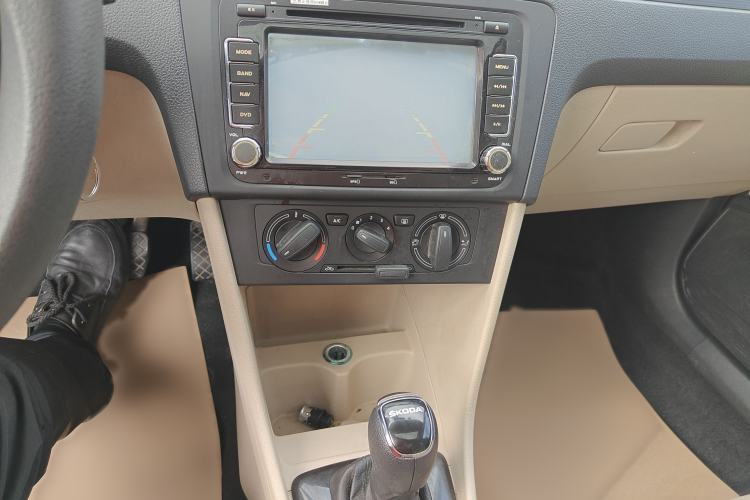 Used Skoda Rapid 2015 1.6L Automatic Smart Selection Model
