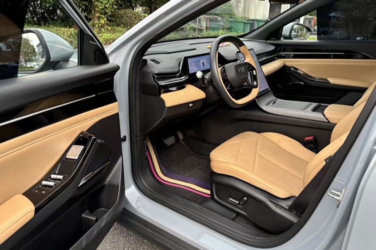 Used  L6 2024 125km PLUS Dragon Edition
