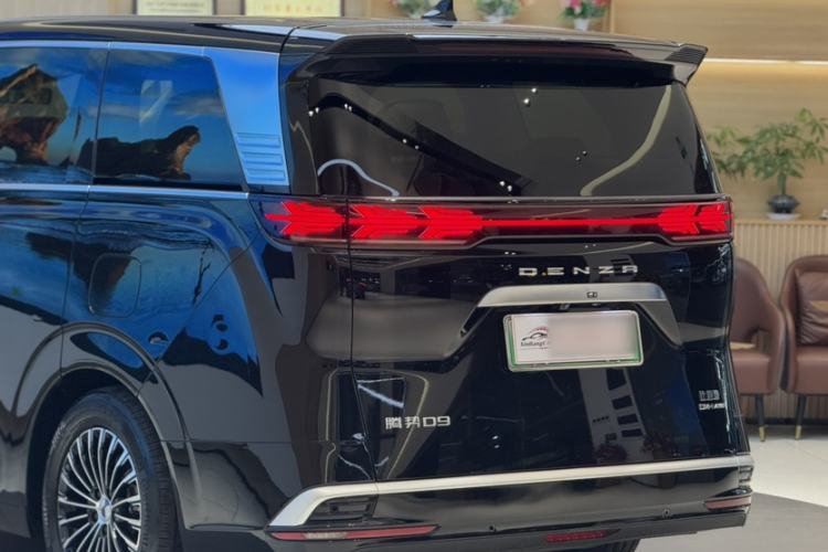 Used Denza D9 2024 DM-i 980 Four-Wheel Drive Prestige Model
