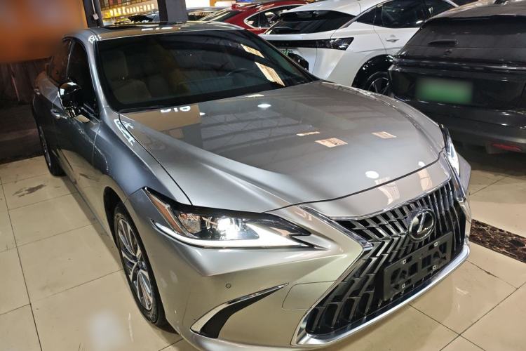 Used Lexus ES 2023 200 Excellence Edition
