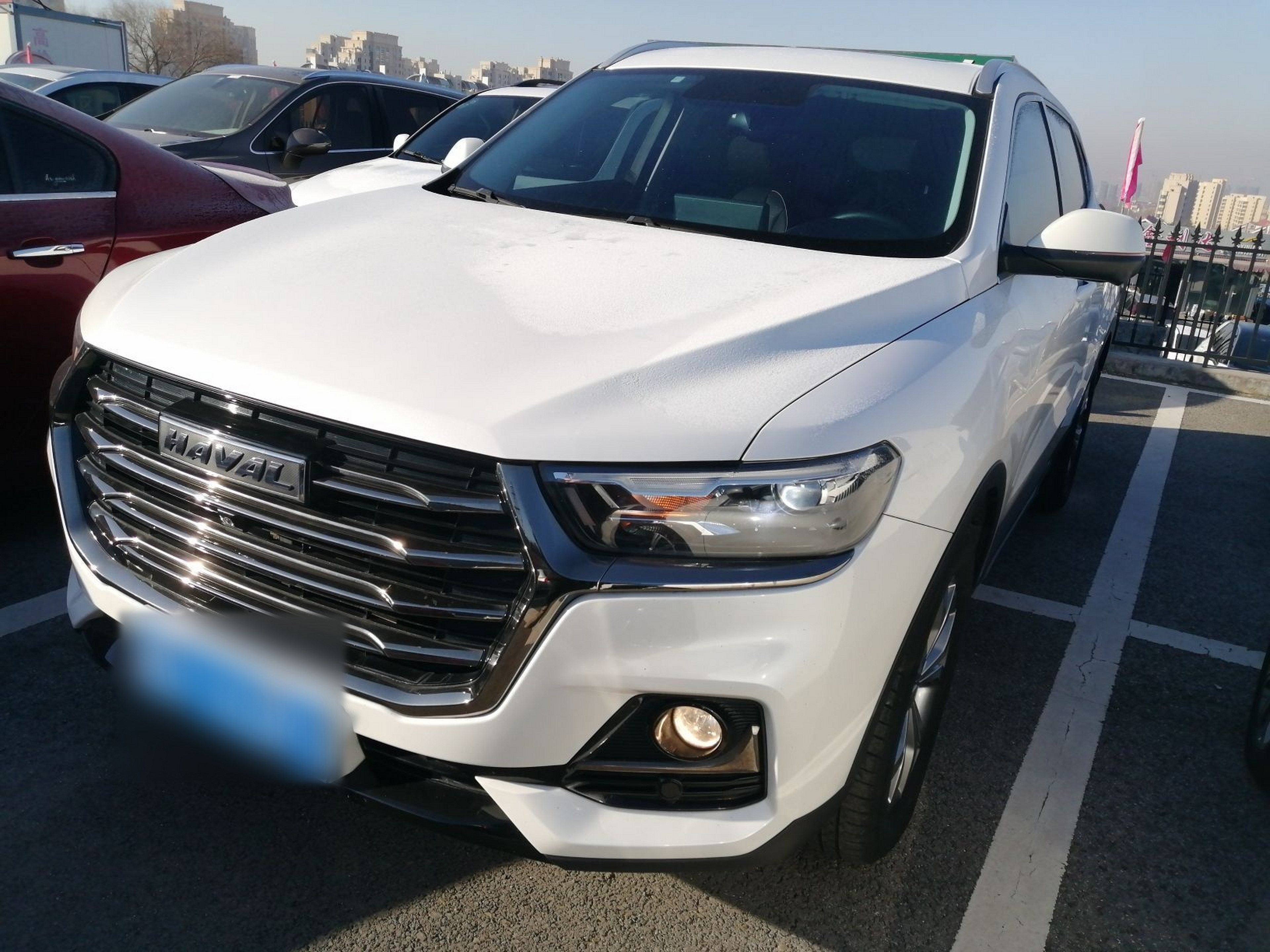 Под передней частью автомобиля