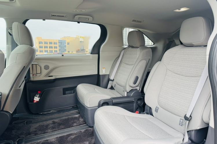 Used Toyota Sienna 2023 2.5L Hybrid Comfort Edition