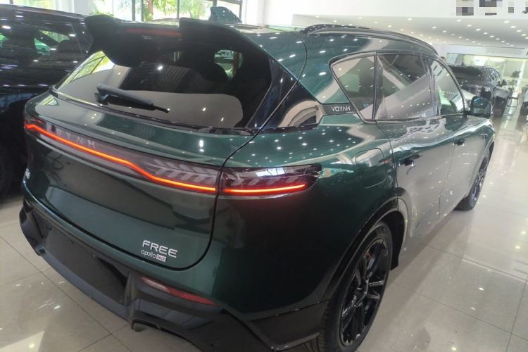 Used VOYAH FREE 2025 318 259 km All-Wheel-Drive Exploration Edition
