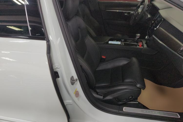 Used Volvo V90 2017 Cross Country T5 AWD Prestige Edition
