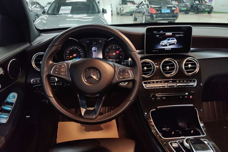 Used Mercedes-Benz GLC 2019 Facelift GLC 260 L 4MATIC Luxury Model
