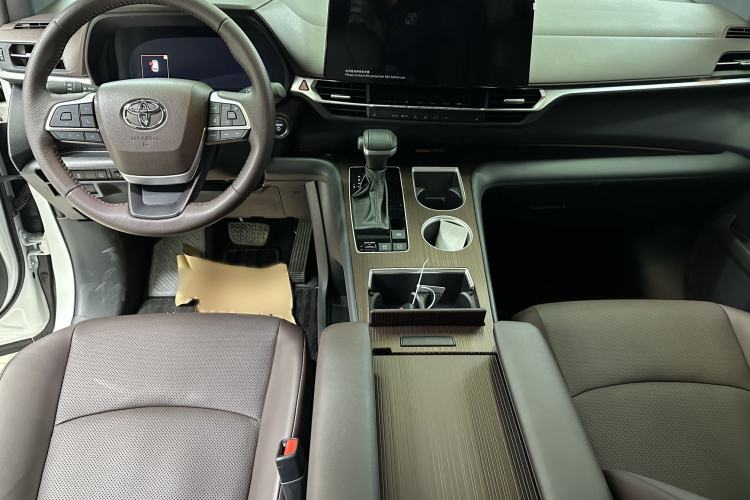 Used Toyota Granvia 2024 2.5L Hybrid Prestige PLUS Four-Wheel Drive Version