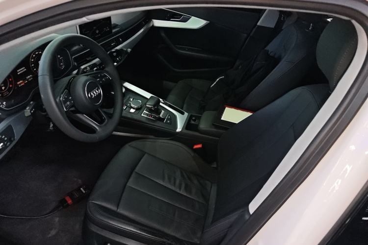 Used Audi A4L 2019 40 TFSI Fashion Edition China VI Emission Standard