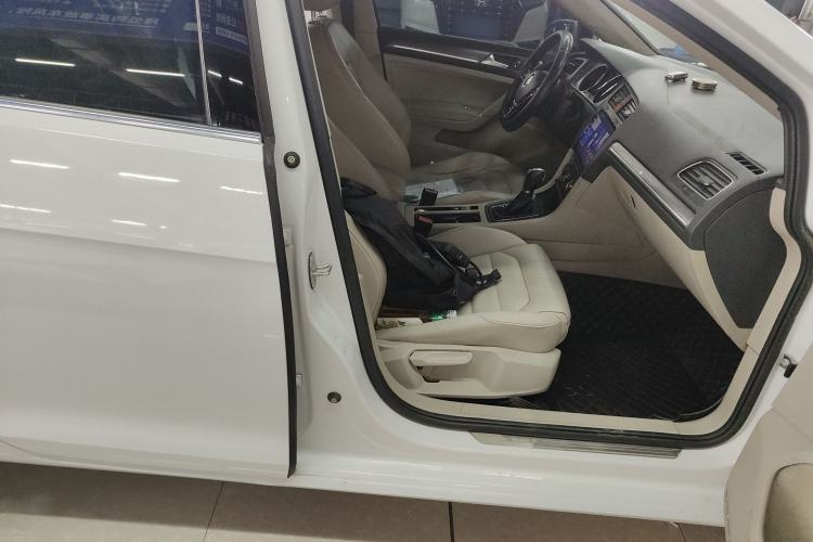 Used Volkswagen Golf 2016 230TSI Automatic Luxury Version
