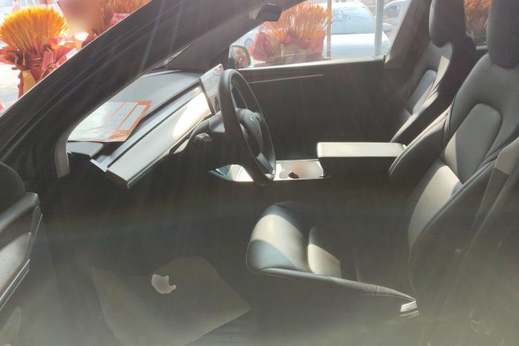 Used Tesla Model Y 2021 Long-Range All-Wheel-Drive Version
