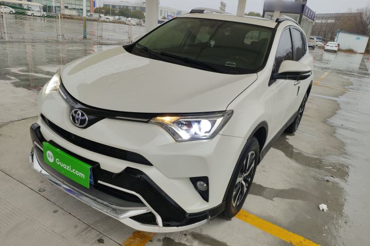 Used Toyota RAV4 2016 2.0L CVT Two-Wheel Drive Fashion Edition China V Standard
