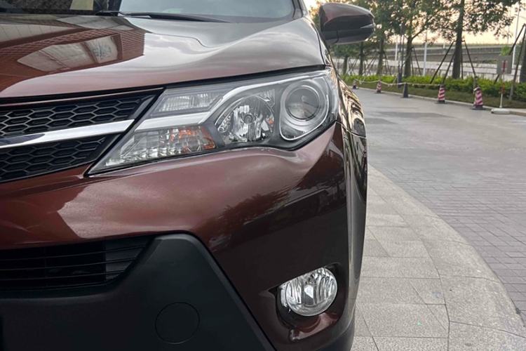 Used Toyota RAV4 2015 2.0L CVT Two-Wheel Drive Fashion Edition
