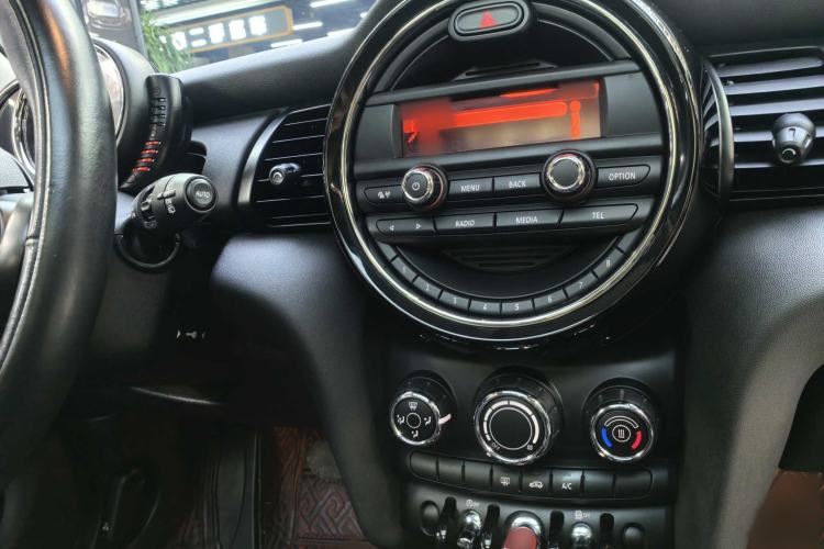 Used  MINI 2016 1.2T ONE Pioneer Edition Five-Door Version
