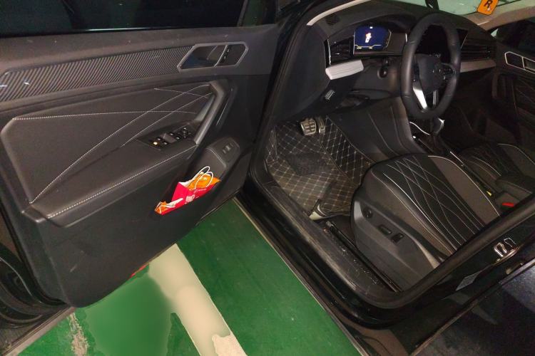 Used Volkswagen Tiguan L 2024 Outstanding Model 330TSI Automatic Two-Wheel Drive R-Line Dragon Glory Edition
