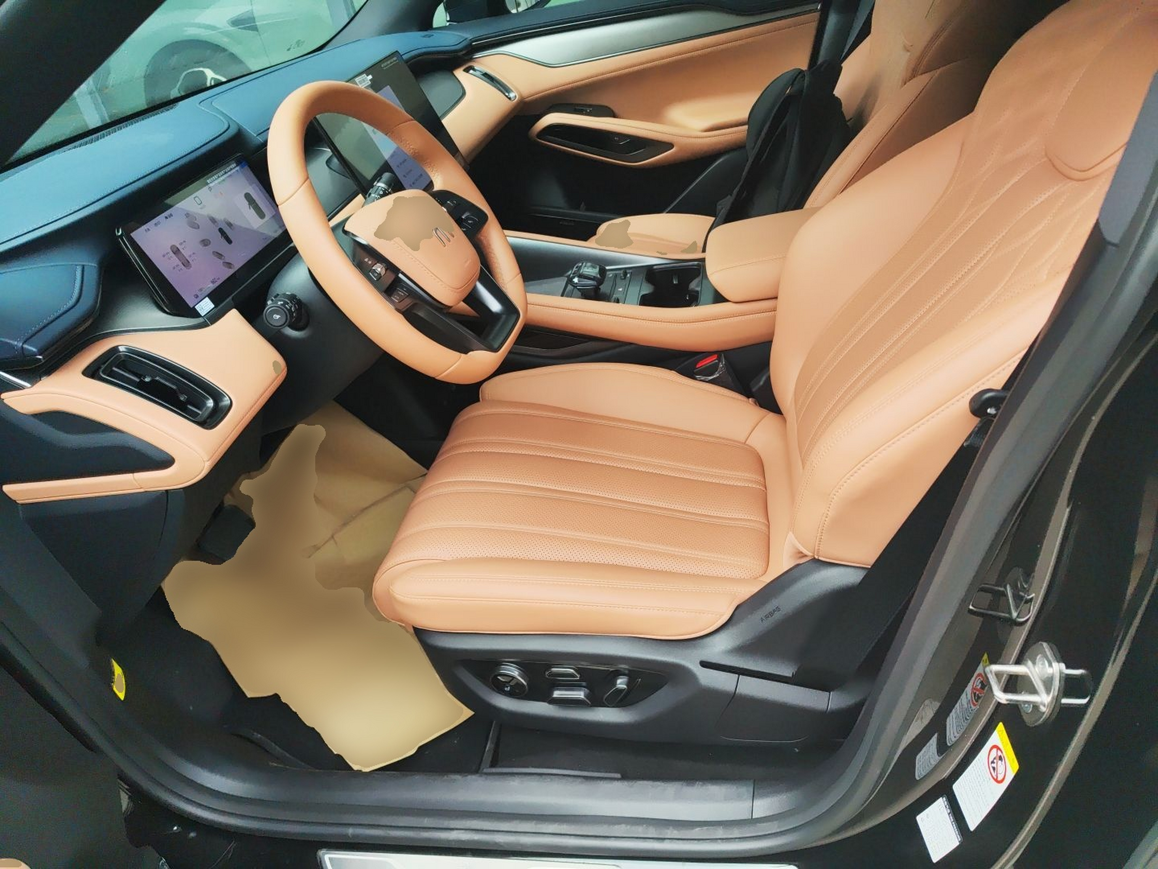 المقاعد الأمامية داخل السيارة