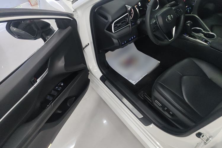 Used Toyota Camry 2021 2.0G Luxury Edition
